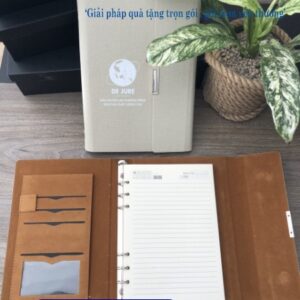 Sổ da Bìa còng - Khóa cài nam châm , gập 3, màu kem