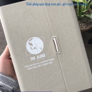 Sổ da Bìa còng - Khóa cài nam châm , gập 3, màu kem - In ấn logo làm quà tặng đối tác