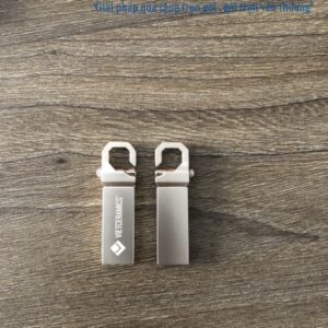 Usb kim loại móc treo in khắc theo yêu cầu