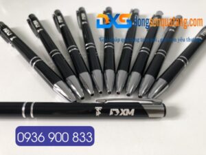 Bút Bi Bấm Kim Loại Màu Đen Khắc Logo Thương Hiệu XM