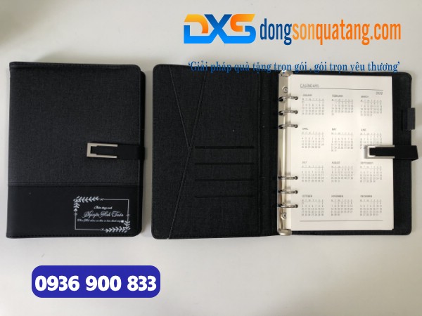 GTX 003 - Set Quà Tặng Sổ Da Gập 2 Khóa Cài Nam Châm , Bút Kim Loại Tổ Ong Màu Đen GTX 003 - Set Quà Tặng Sổ Da Gập 2 Khóa Cài Nam Châm , Bút Kim Loại Tổ Ong Màu Đen