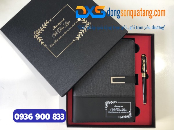 GTX 003 - Set Quà Tặng Sổ Da Gập 2 Khóa Cài Nam Châm , Bút Kim Loại Tổ Ong Màu Đen