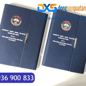 SDX 004 - Sổ Bìa Da In Logo Công Ty A5 Màu Xanh Kèm Khóa Cài Nam Châm Gập 3