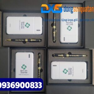 Set quà tặng Công Nghệ ( Pin sạc dự phòng TOTU + Bút ký kim loại xoay )