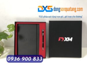 Set Quà Tặng ( Sổ Da Dán Gáy + Bút Kim Loại ) In Logo Thương Hiệu XM