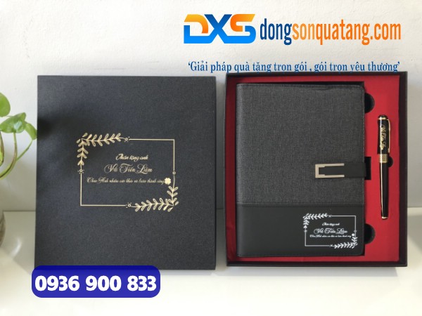 Set Quà Tặng ( Sổ Da Gập 2 + Bút Tổ Ong ) In Khắc Tên Làm Quà Tặng Set Quà Tặng ( Sổ Da Gập 2 + Bút Tổ Ong ) In Khắc Tên Làm Quà Tặng