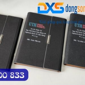 Quà Tặng In Khắc Logo Trường ĐH - Sổ Da Pu Gập 3 Màu Đen Khóa Cài Nam Châm