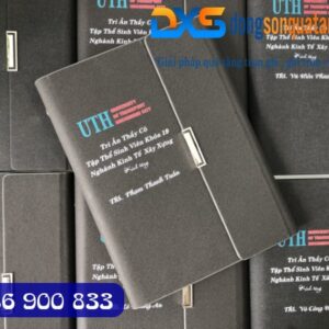 QTH 001 - Quà Tặng In Khắc Logo Trường ĐH - Sổ Da Pu Gập 3 Màu Đen Khóa Cài Nam Châm