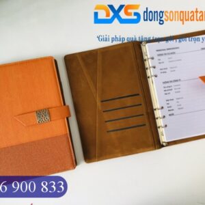 SDX 015 - Sổ Tay Da Bìa Còng Pu In Logo Doanh Nghiệp Màu Cam A5 Khóa Cài Nam Châm Gập 2