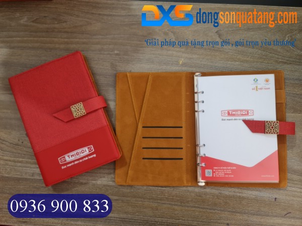 SDX 018 - Sổ Da Bìa Còng Pu Ép Kim Bạc Logo THIBIDI Màu Đỏ A5 KHóa Cài Nam Châm Cao Cấp SDX 018 - Sổ Da Bìa Còng Pu Ép Kim Bạc Logo THIBIDI Màu Đỏ A5 KHóa Cài Nam Châm Cao Cấp